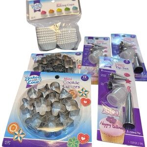 Baking Supplies Bundle – Mini Cookie Cutters, Cupcake‎ Liners & Icing Tips (New)